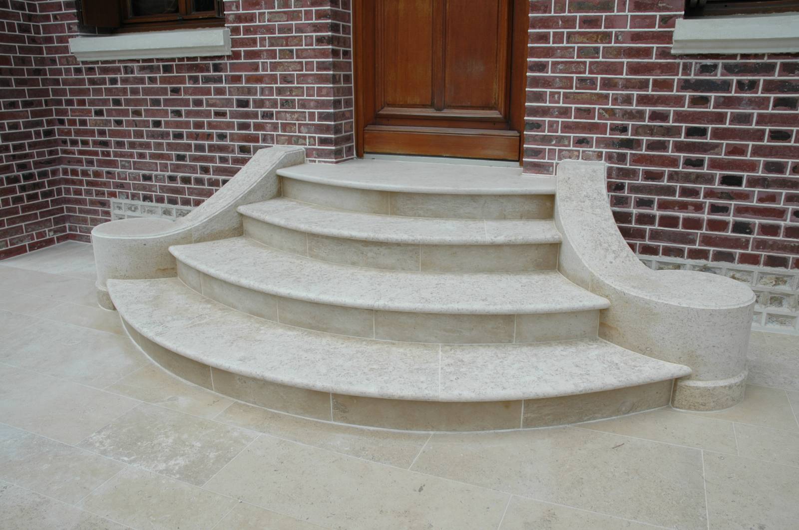 Création d'un perron en pierre de Bourgogne près d'Yvetot 76