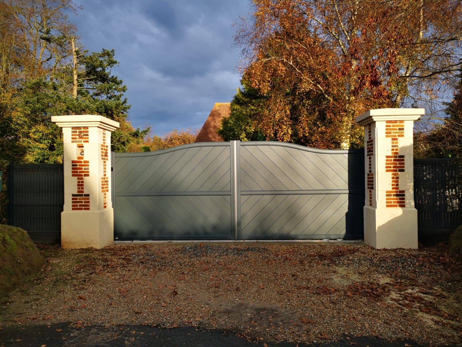 Réalisation de deux piliers en briques et pierre proche Goderville