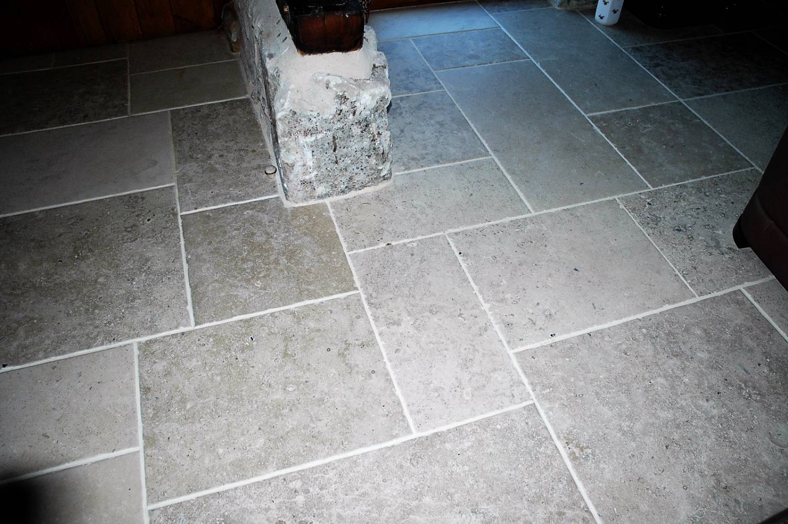 Entreprise spécialisée dans le dallage pierre de bourgogne dans une maison proche Yvetot