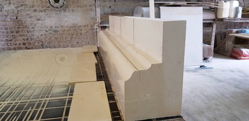 Rénovation d'une corniche en pierre sur une maison de maître à Etretat proche Le Havre