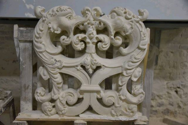 Restauration de taille de pierre sur les terrasses de la cour d'honneur du palais de la Bénédictine