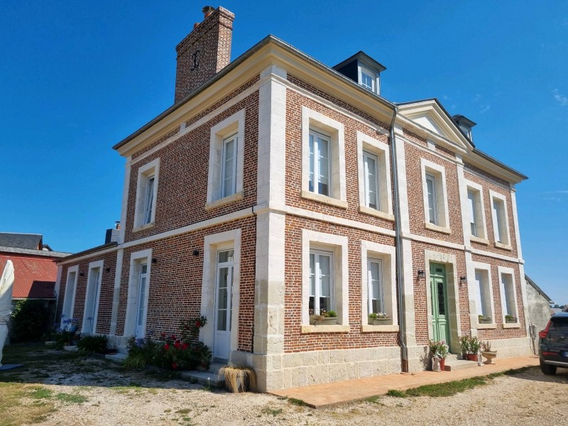 Restauration des 4 façades en briques de St-Jean, silex taillés et pierres calcaires d'une maison de maître proche de Goderville