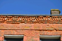 Restauration de façades briques et silex d'une maison de maître
