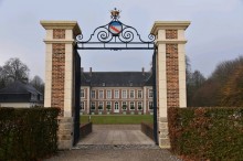 Création de piliers en pierre et briques au château de Willeman proche d'Arras.