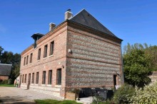 Restauration de façades briques et silex d'une maison de maître